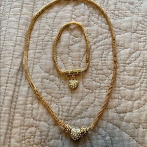 Necklace and bracelet heart with crystals set
